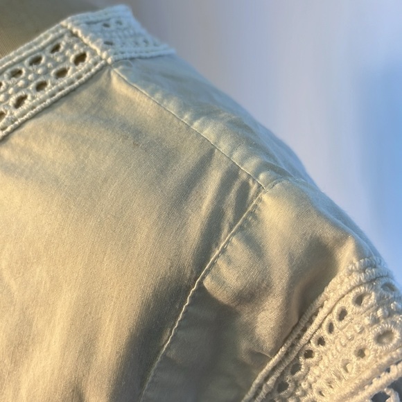 Veronica Beard White Blouse with Lace and Beautiful Embellishment Size 2 - Picture 6 of 15